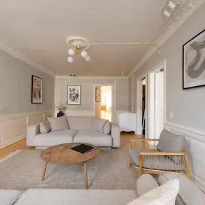 Big 4 Bedroom With Bathtub By Cph Hall Square Apartment